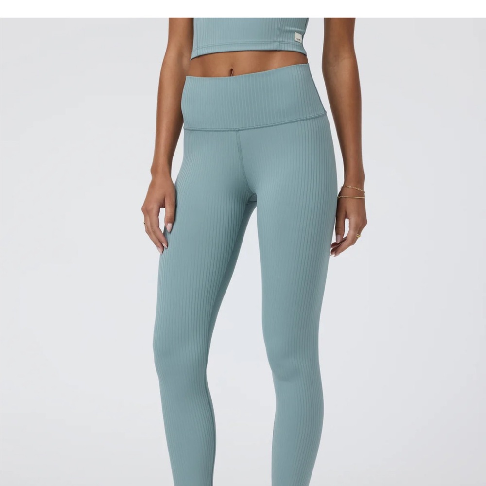 NWOT! ✨Vuori Inversion Rib Legging ✨. Size X-Large. Color Mist. - Picture 2 of 13